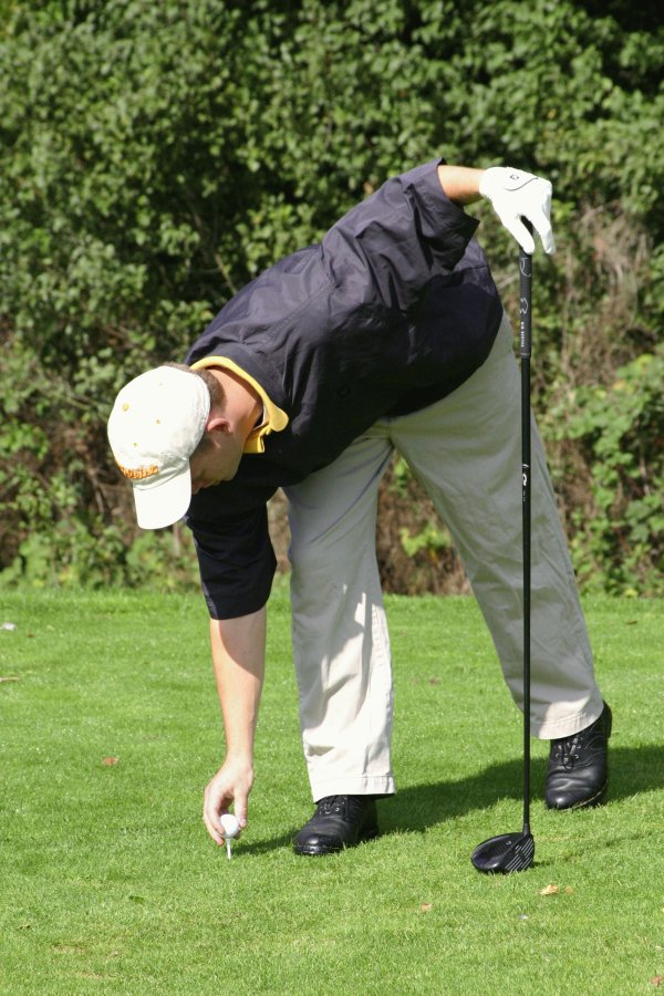 cg075Dusty places the ball .jpg 141.1K